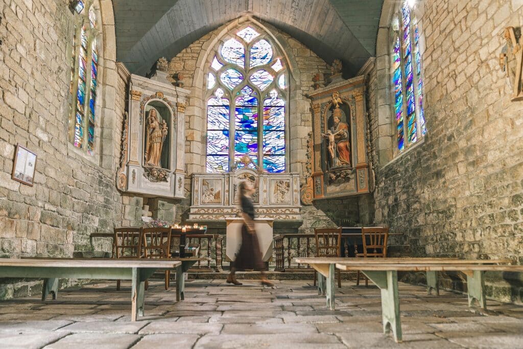 hotel finistere sud locronan eglise