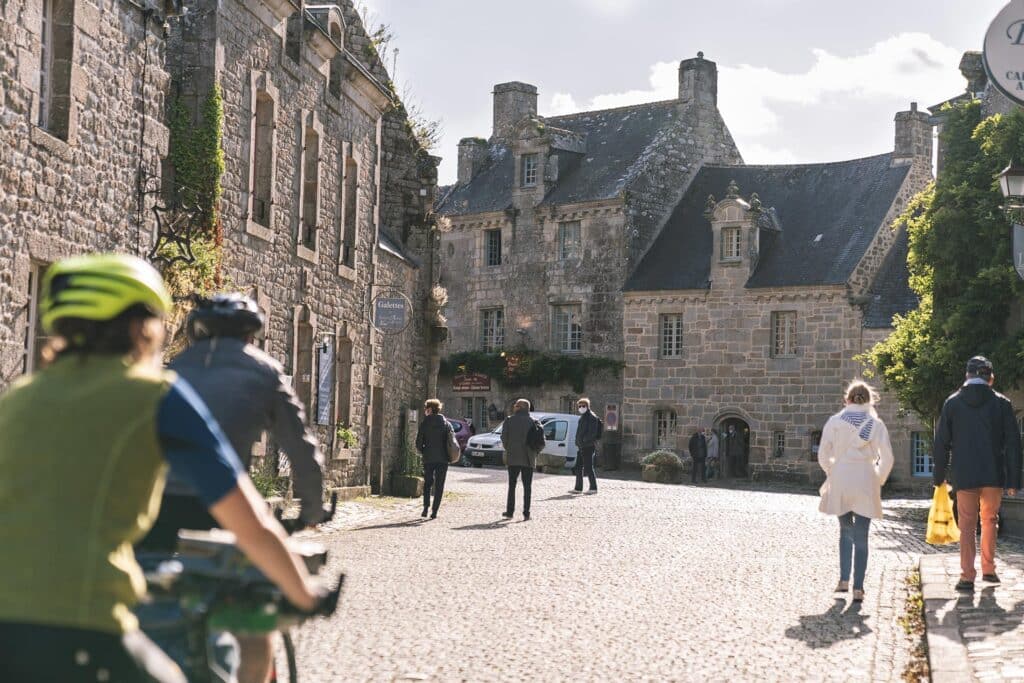 hotel finistere sud locronan village