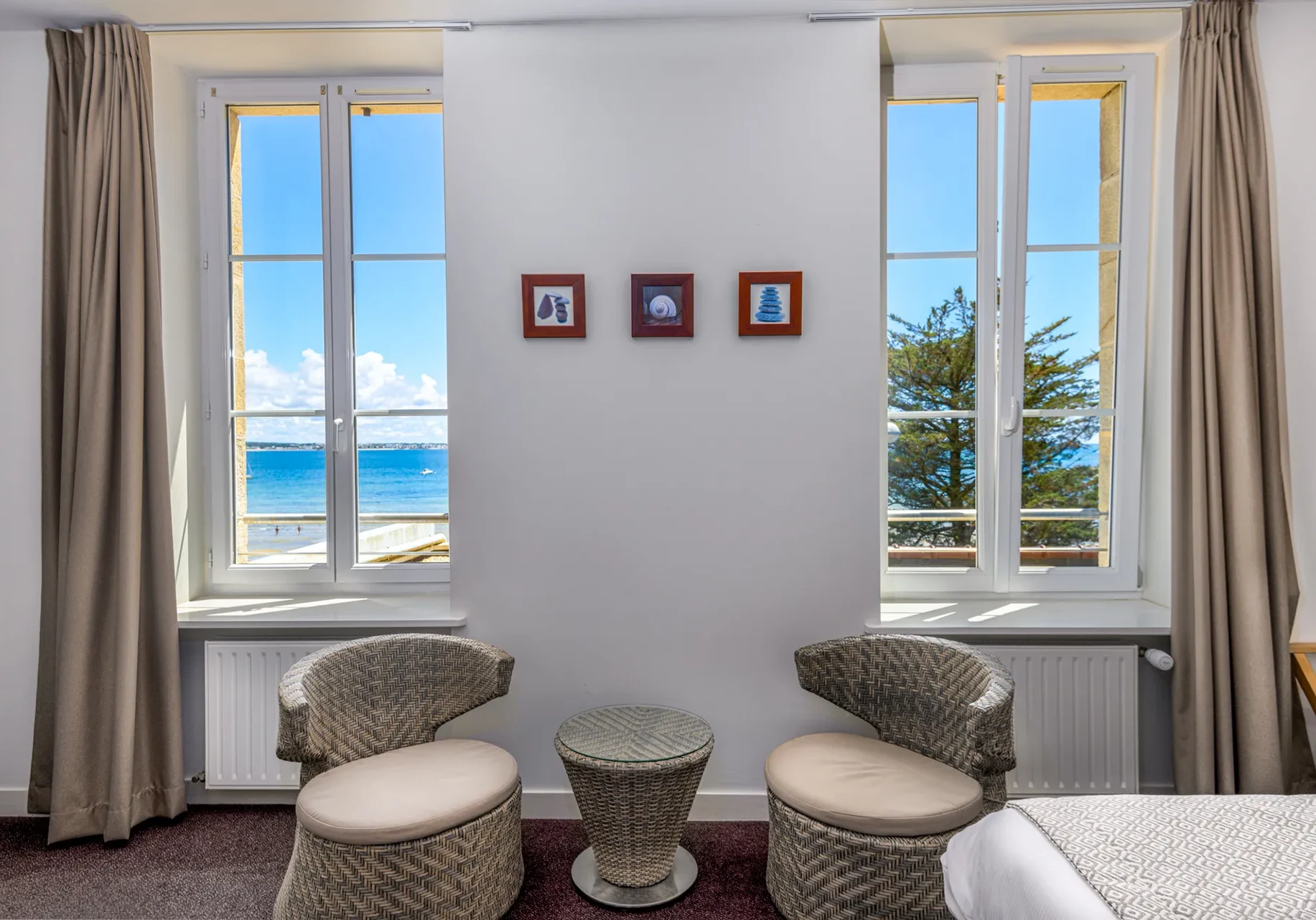 Vue mer depuis la chambre d'hôtel à Fouesnant